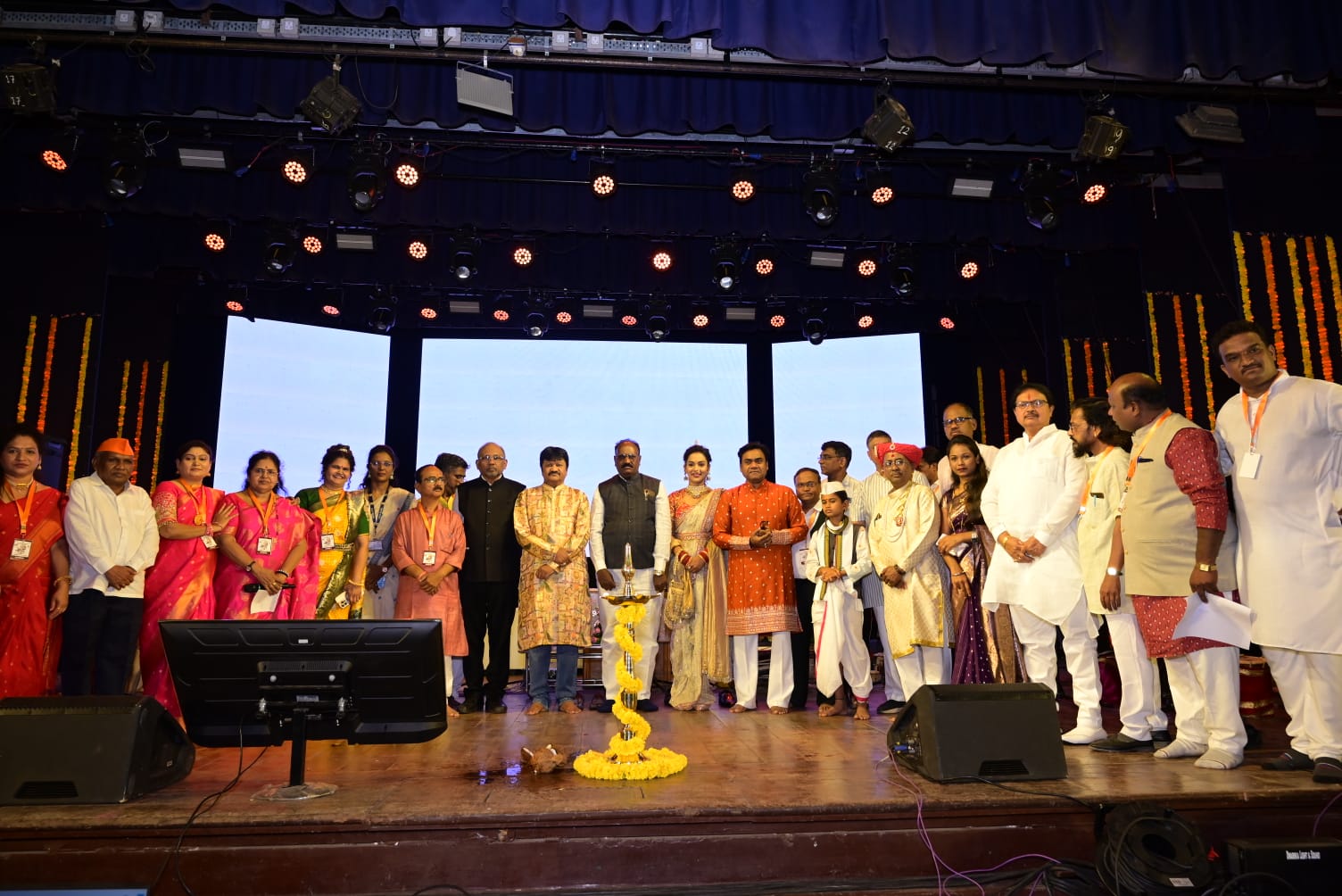 समरसता साहित्य पत्रिका वर्ष ६, अंक ११ समरसता साहित्य पत्रिका वर्ष ६, अंक ११ समरसता साहित्य पत्रिका वर्ष ६, अंक ११